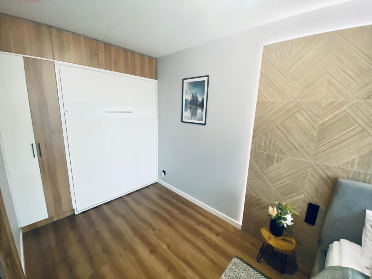 Apartament N&B ชกลาร์สกา ปอเรมบา ภายนอก รูปภาพ